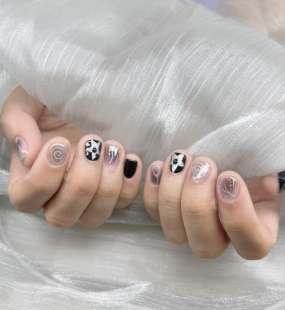 Top 5 Mẫu Nail Hot Trend 2025 – Nàng Nhất Định Phải Thử Một Lần!